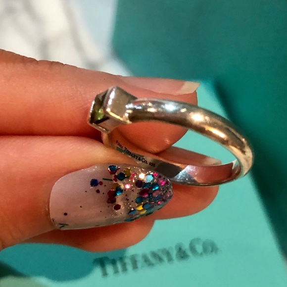 Tiffany & Co Peridot Gem Ring - Picture 4 of 5